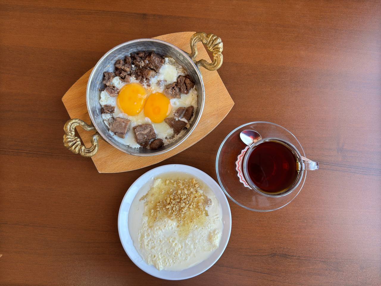 Kaymak Bal Cevizli+ Kavurmalı Yumurta+Çay